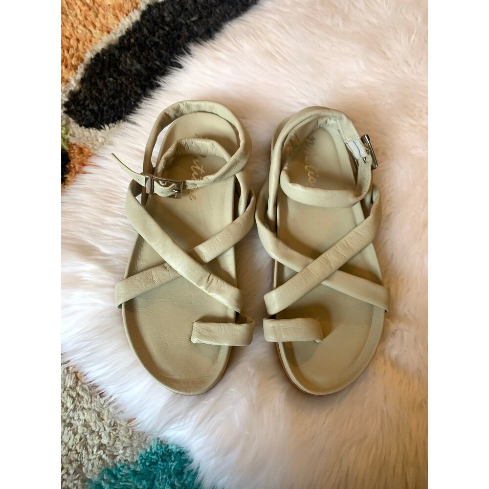 Matisse sandals Size 8